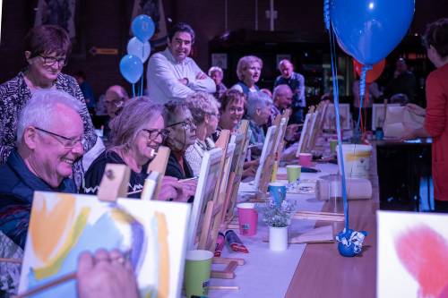 deelnemers aan workshop schilderen