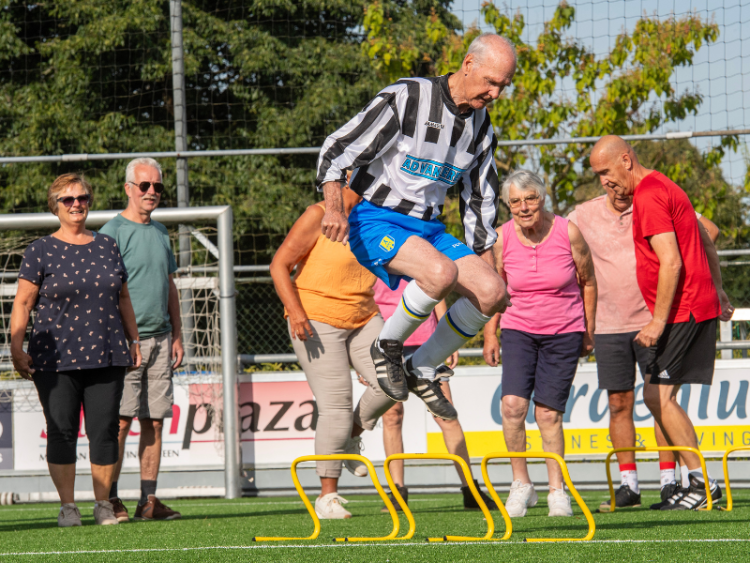 Ad gaat lekker sporten met een hoofdletter S
