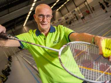 Andries gaat lekker bewegen door te badmintonnen