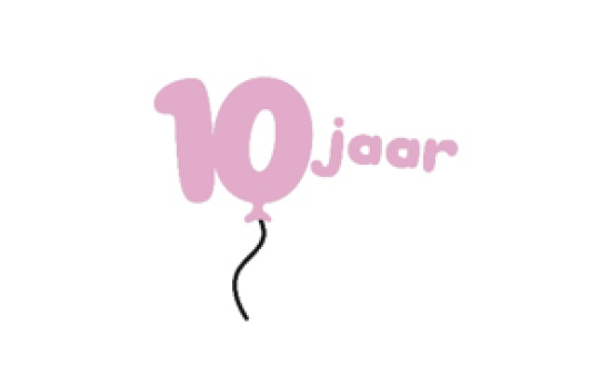 Informatieve afbeelding: Een afbeelding met de tekst '10-jaar'