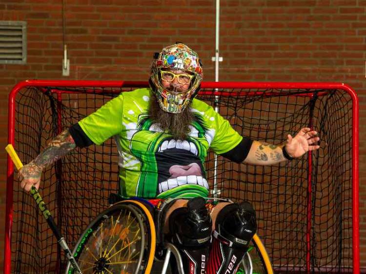 Fernand gaat lekker bewegen door rolstoelsporten