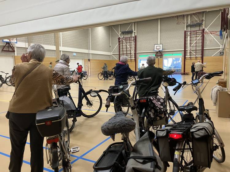 Enthousiaste inwoners nemen deel aan de activeiten.