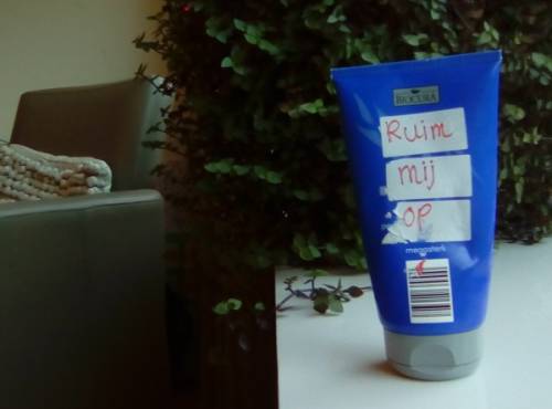 Tube gel met opdracht erop