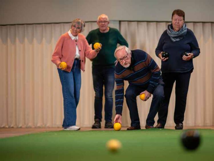 Johan gaat lekker bewegen met koersbal