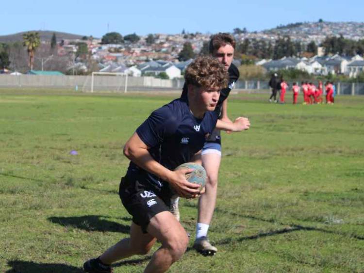 Luc gaat lekker bewegen met rugby