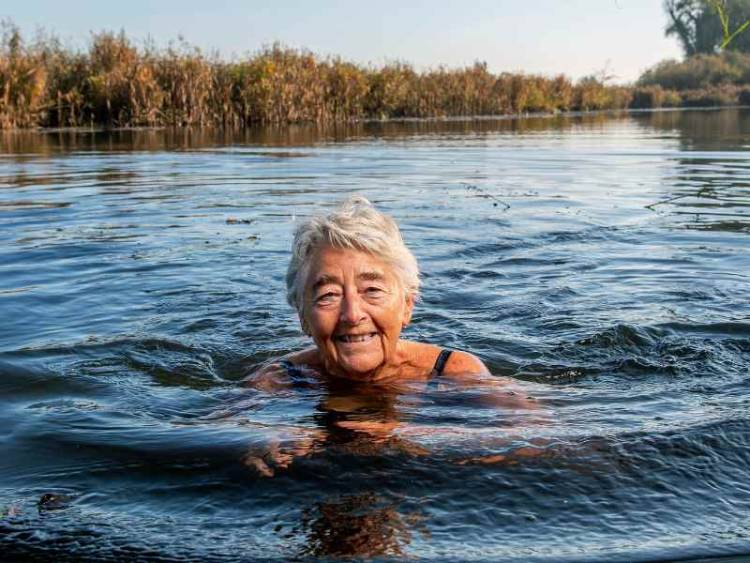 Lidy gaat iedere dag lekker zwemmen in De Linge