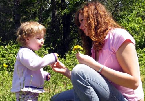 Moeder en kind buiten