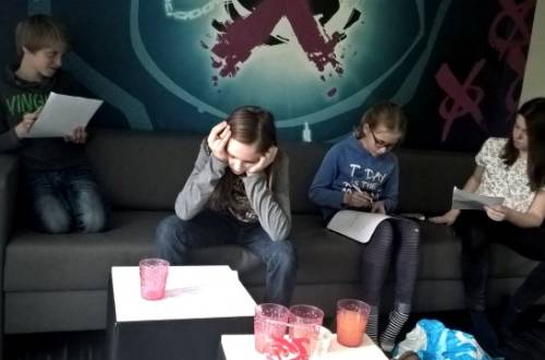 Kinderen vullen een quizz in