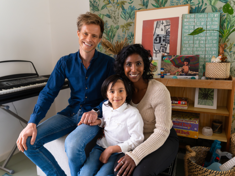 Stel – net als Bas en Kumari – je hart en huis open als Steunouder.