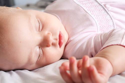 Foto van een slapende baby.