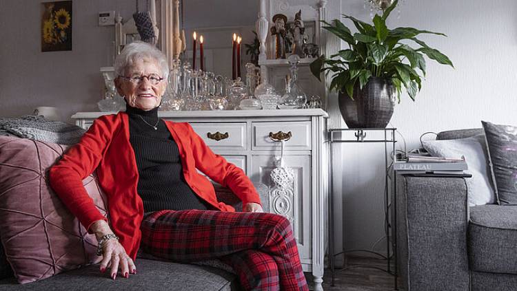 Tiny Henzen in haar woning