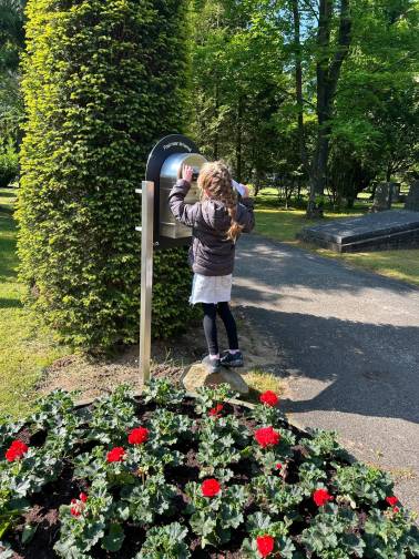 Hemelpost - brievebus op de begraafplaats