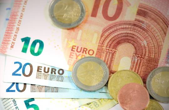 Eurobankbiljetten en een paar munten