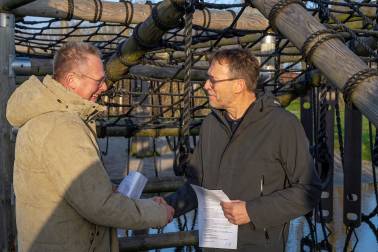 Wethouder Hendrik Sijtsma en Anne Jochum de Vries