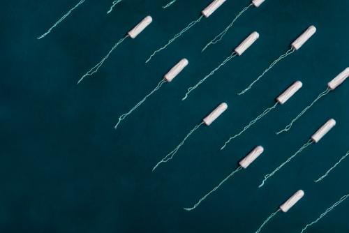 Een aantal tampons in diagonale positie naast elkaar