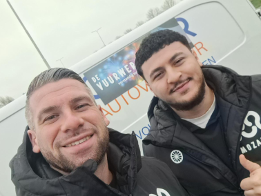 Jongerenwerkers Vuurwerkbus